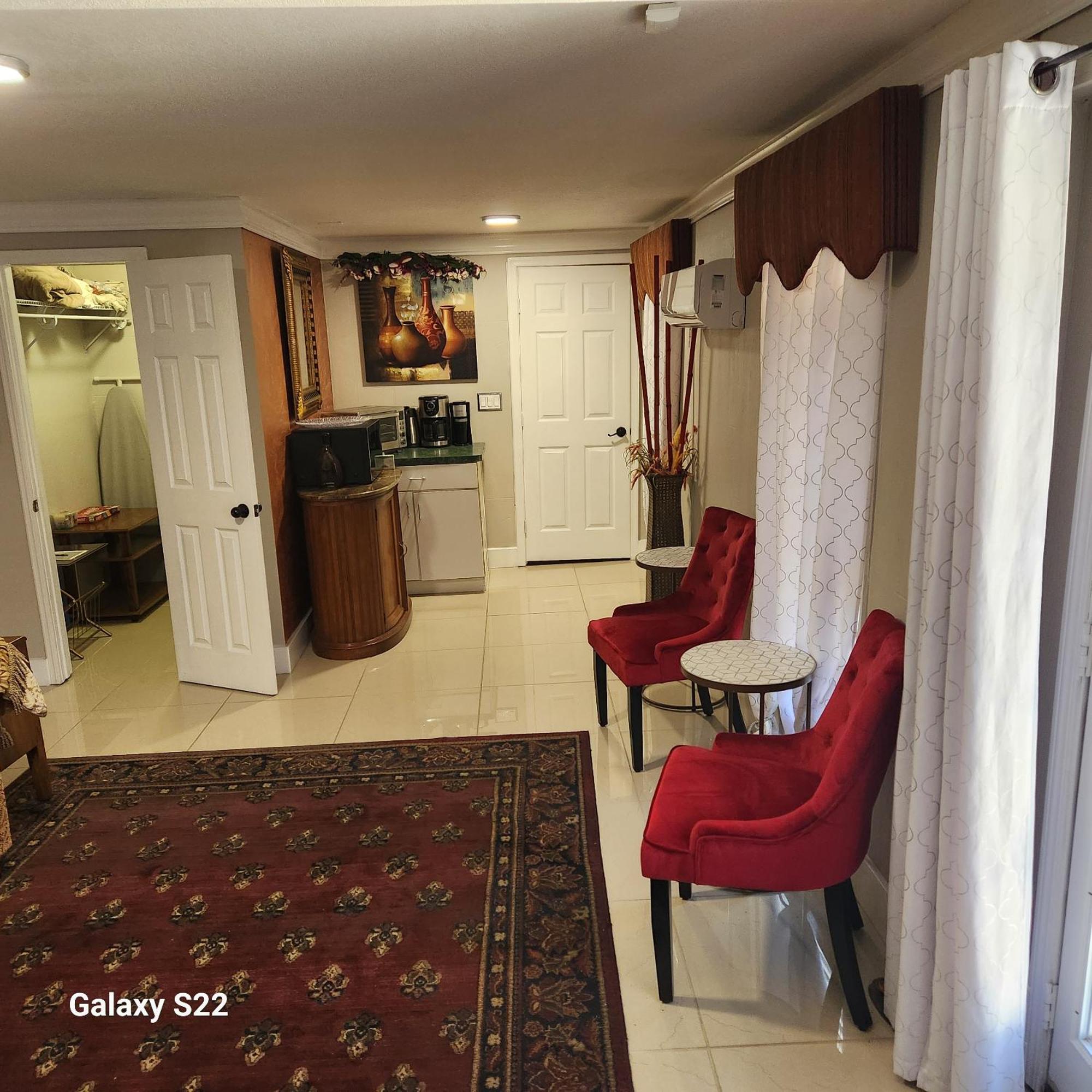 Cozy Mobay Bed & Breakfast Hampton Bagian luar foto
